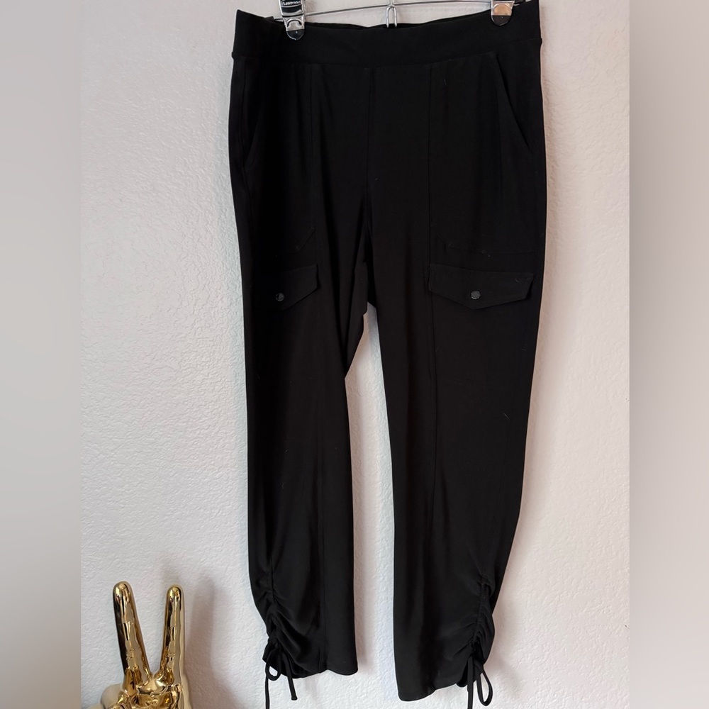 White House Black Market Black Cropped Pants